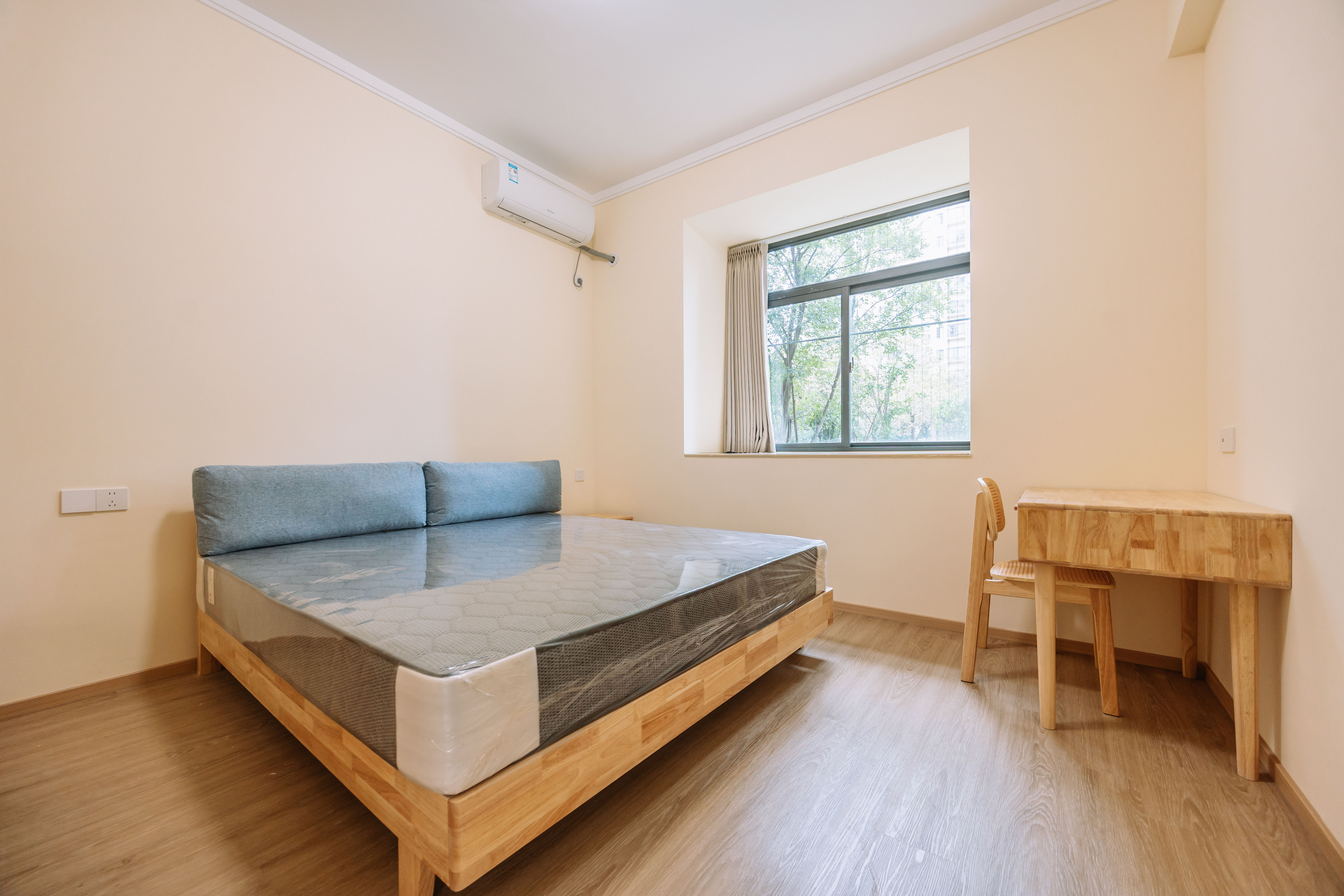 3室2厅1阳1厨1卫 · 金凤新苑