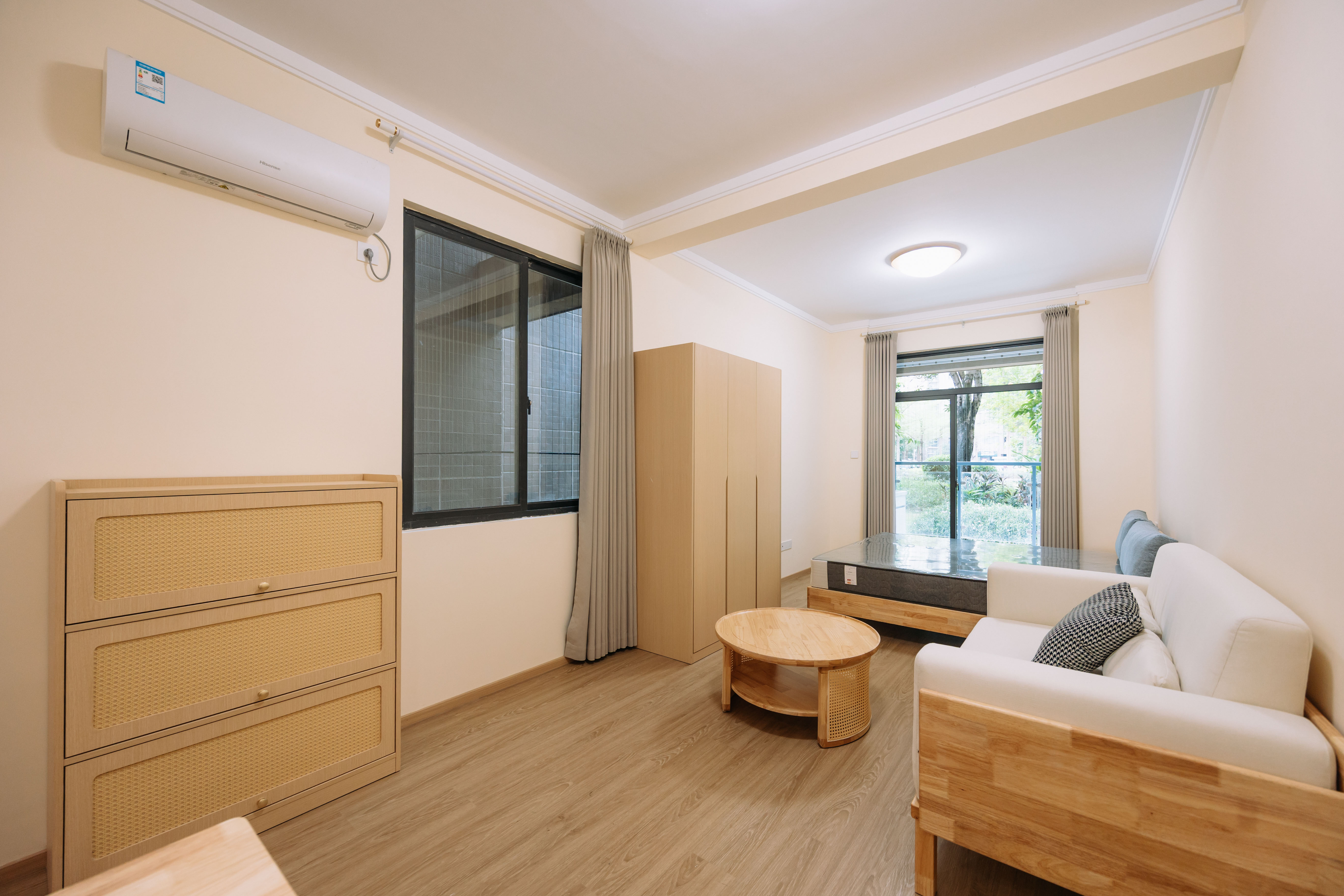 1室1厅1阳1厨1卫 · 金凤新苑