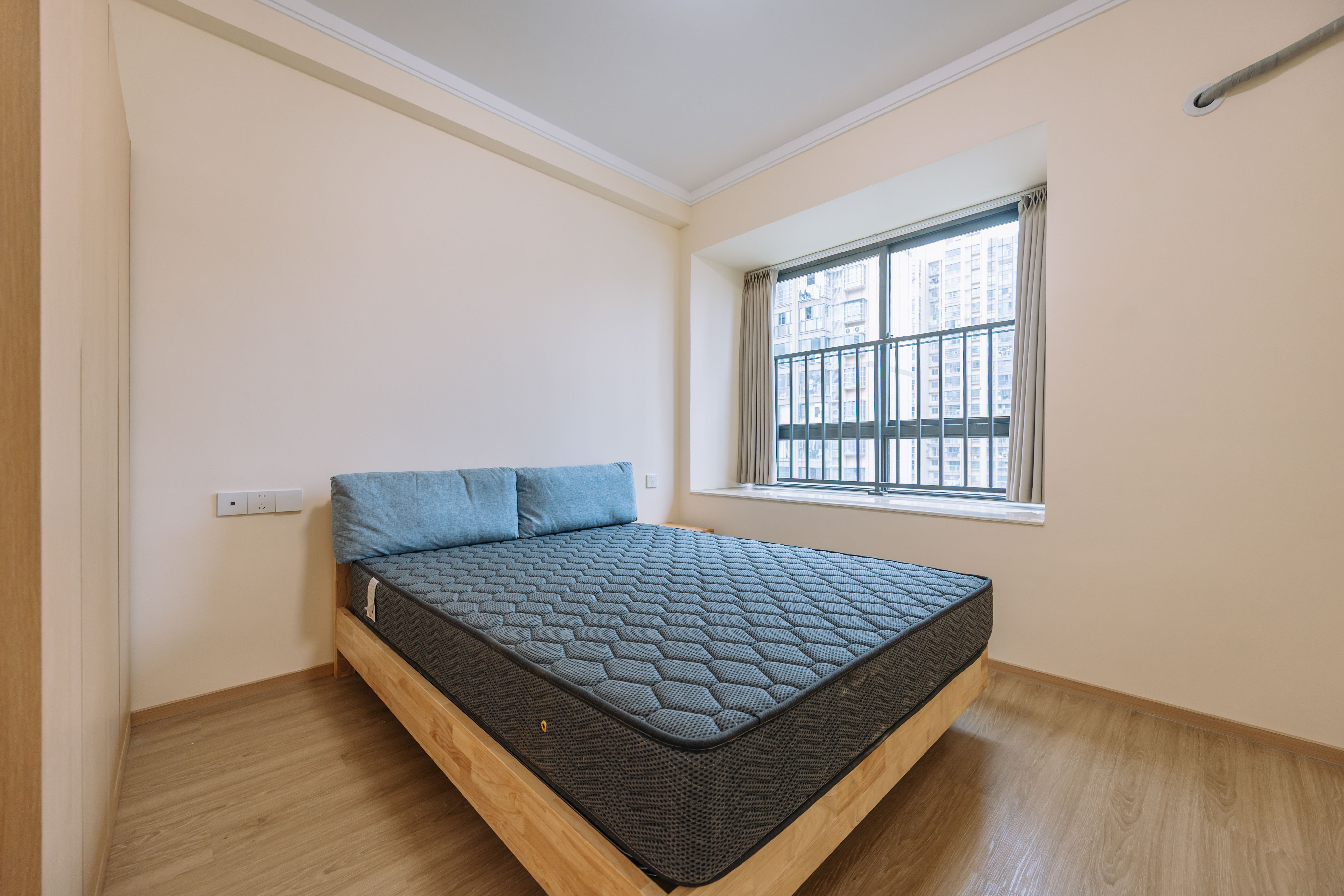 4室2厅2阳1厨2卫 · 金凤新苑