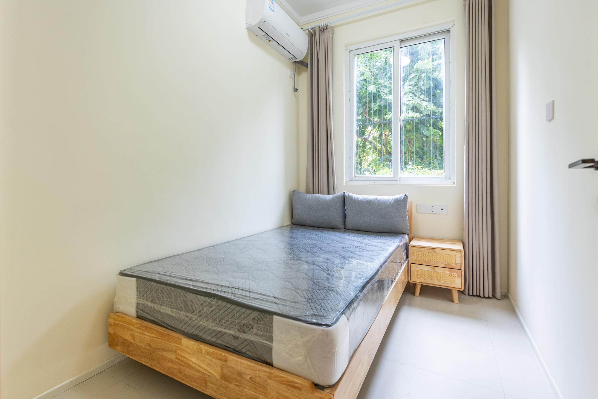 4室2厅1厨2卫2阳 · 官路小区