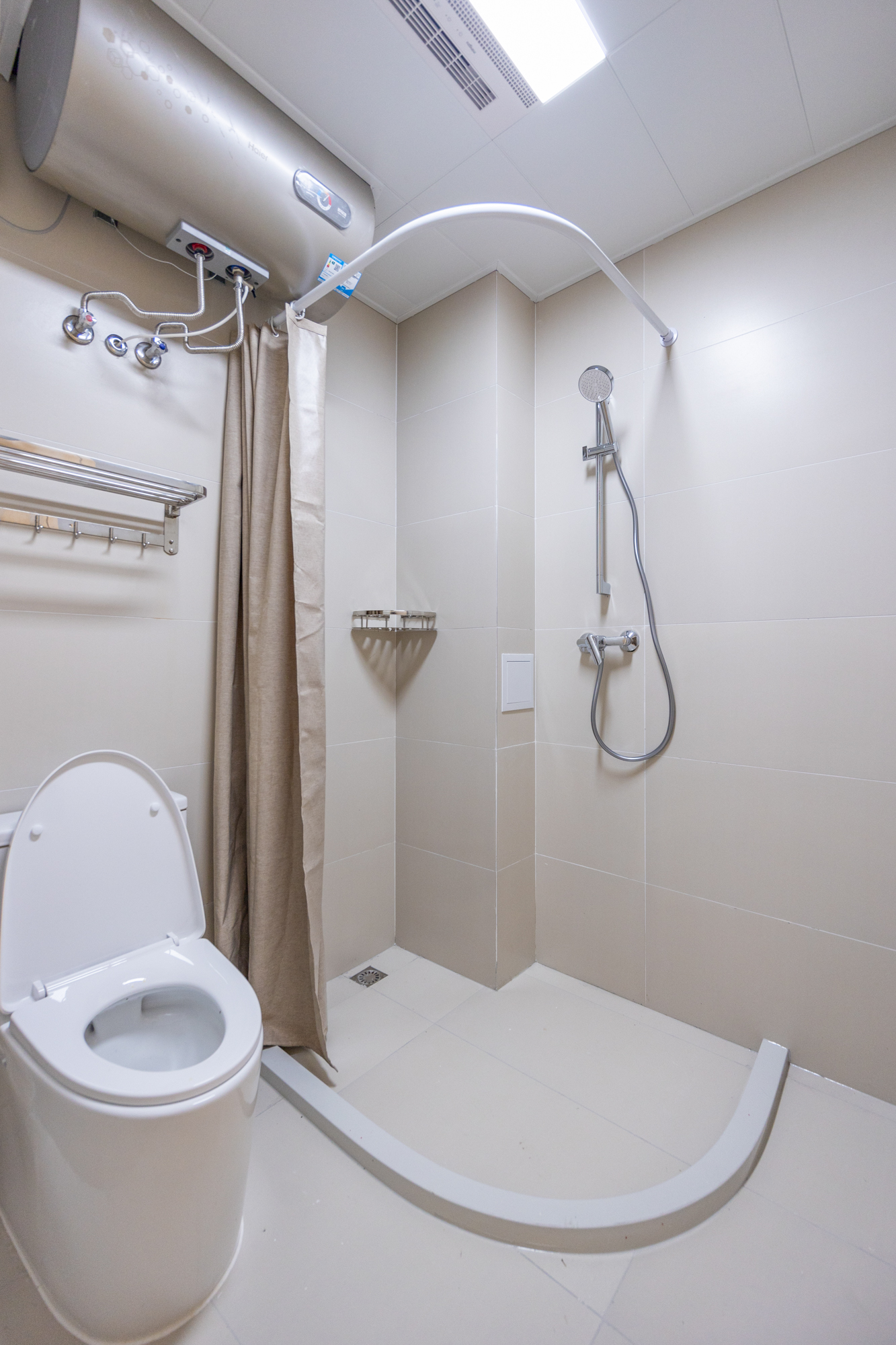 4室2厅1厨2卫2阳 · 官路小区