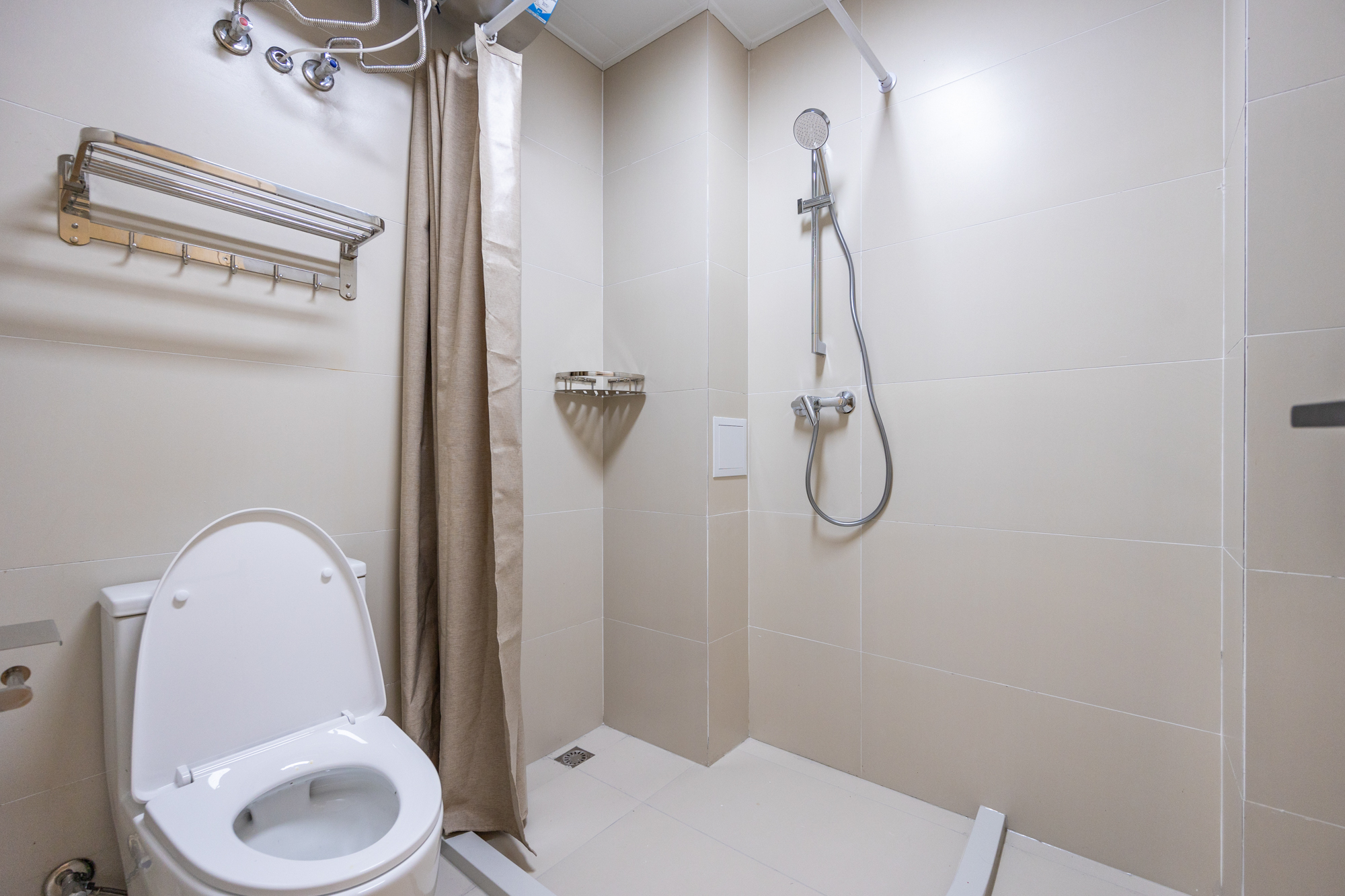 4室2厅1厨2卫2阳 · 官路小区