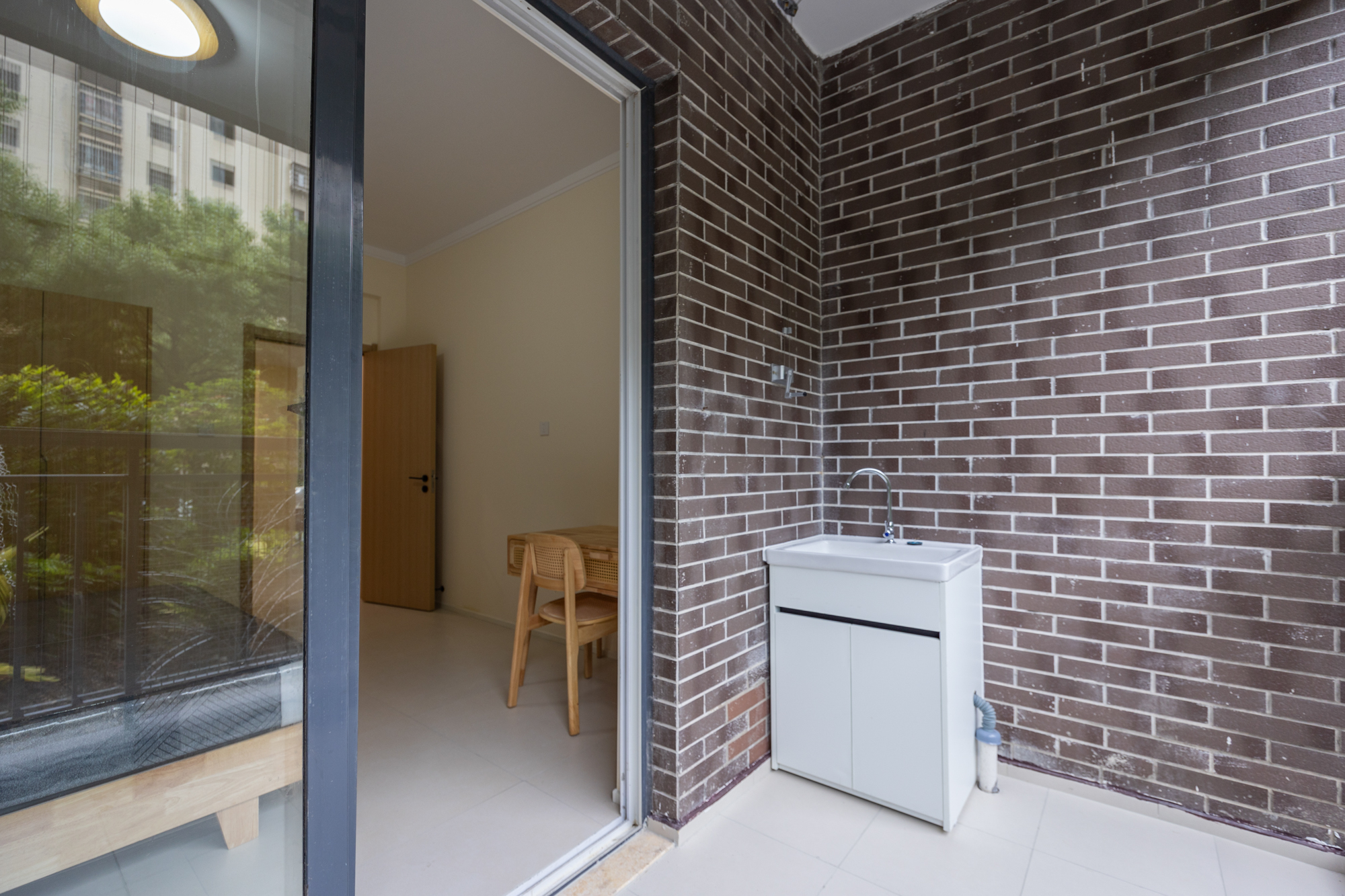 3室2厅1厨1卫1阳 · 官路小区