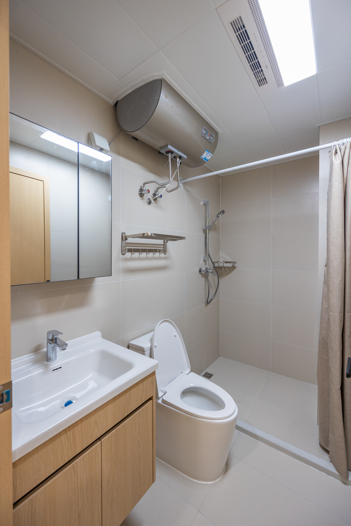 3室2厅1厨1卫1阳 · 官路小区