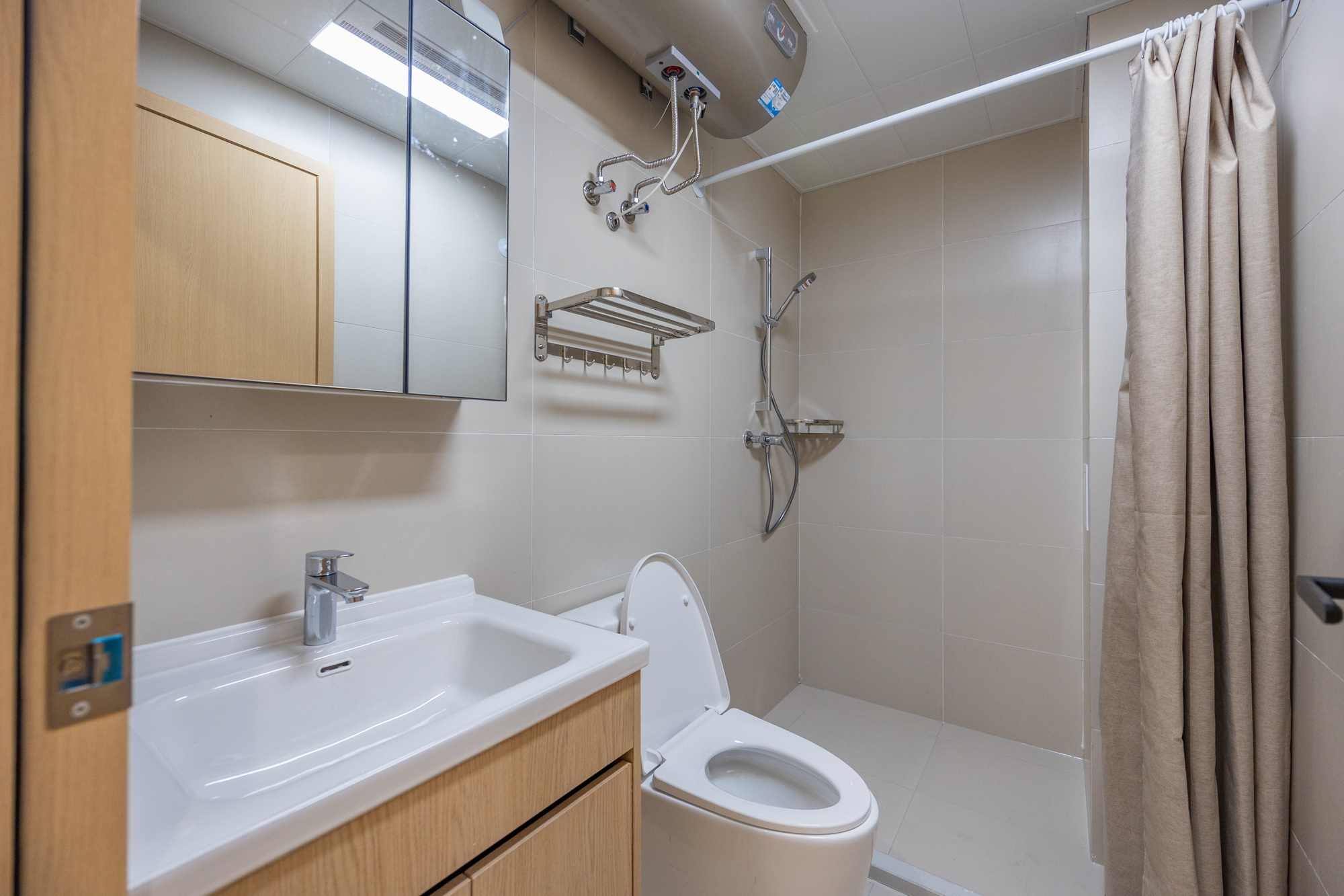 3室2厅1厨1卫1阳 · 官路小区