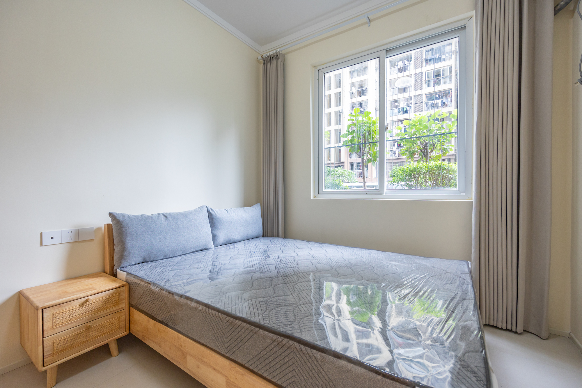 3室2厅1厨1卫1阳 · 官路小区