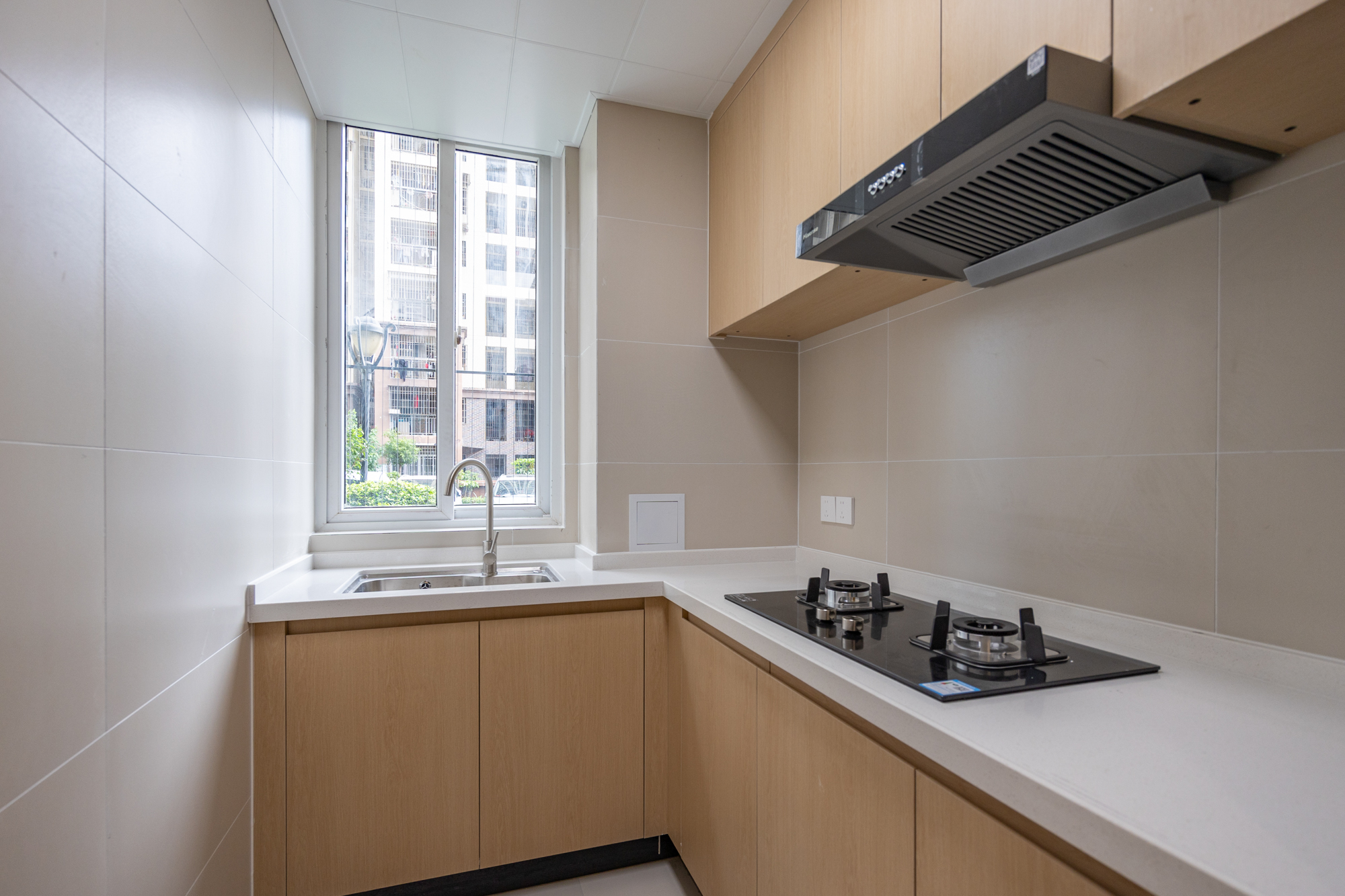 3室2厅1厨1卫1阳 · 官路小区