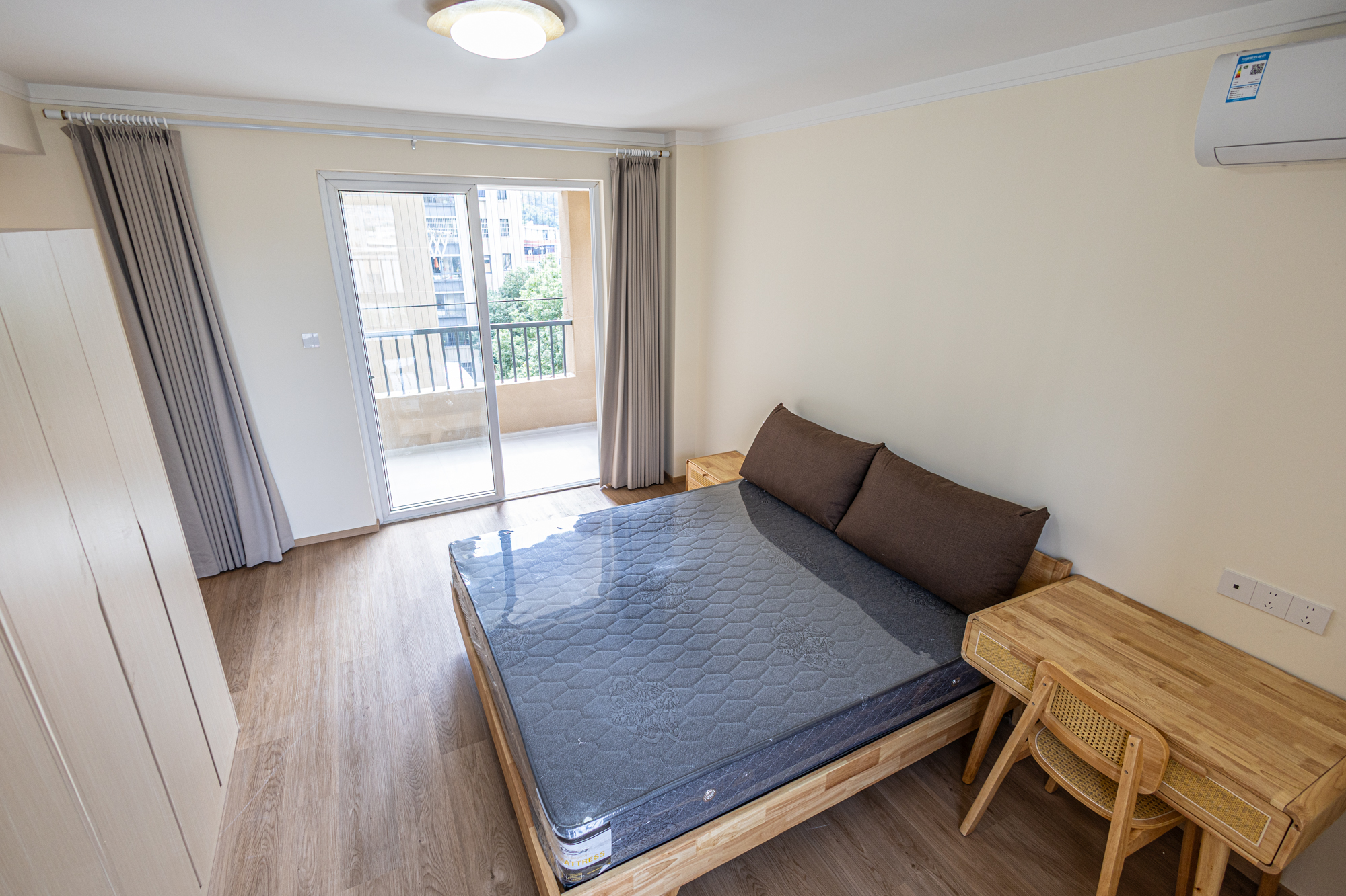 3室2厅2阳1厨2卫 · 黄山新城