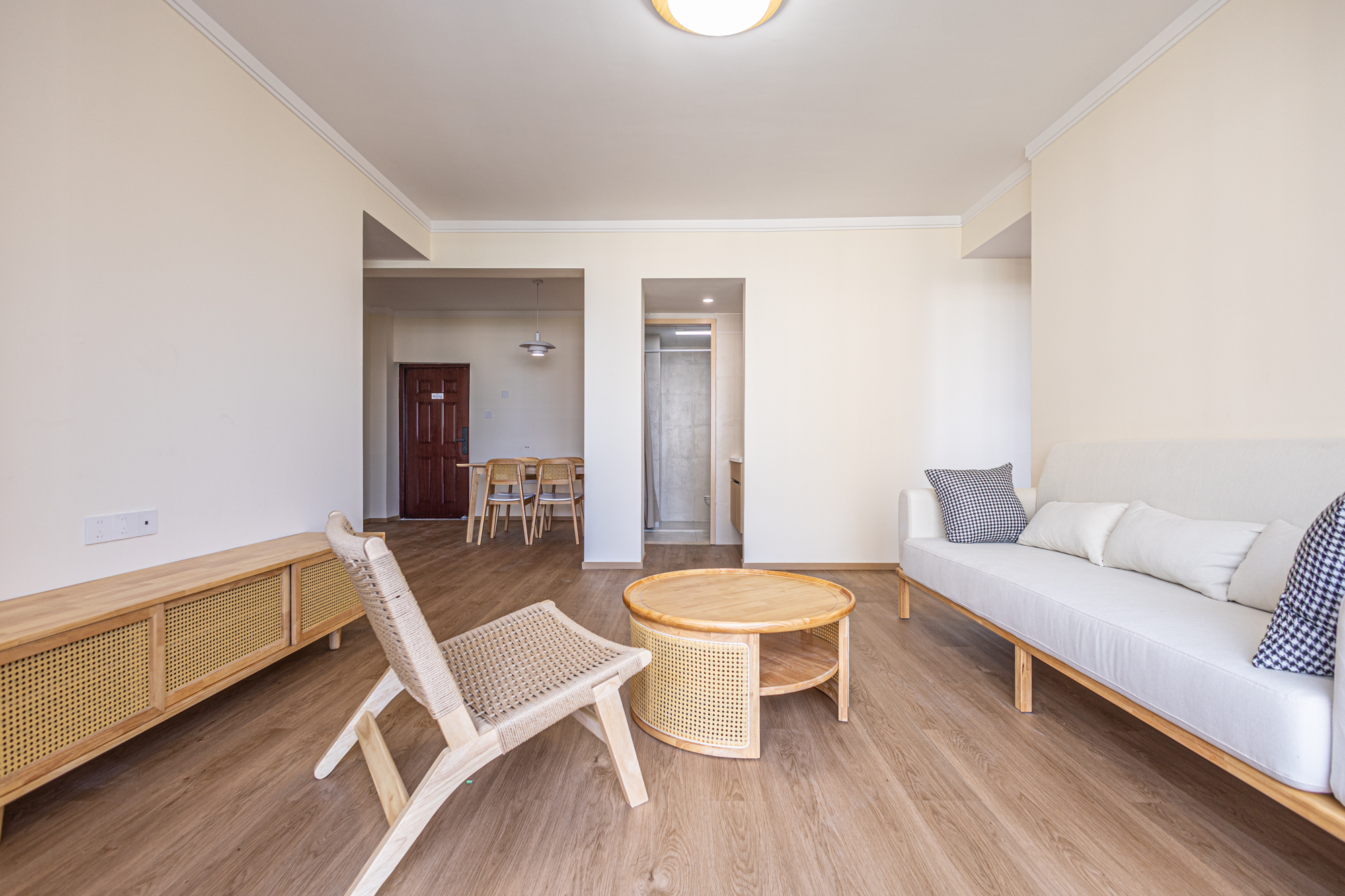 3室2厅2阳1厨2卫 · 黄山新城