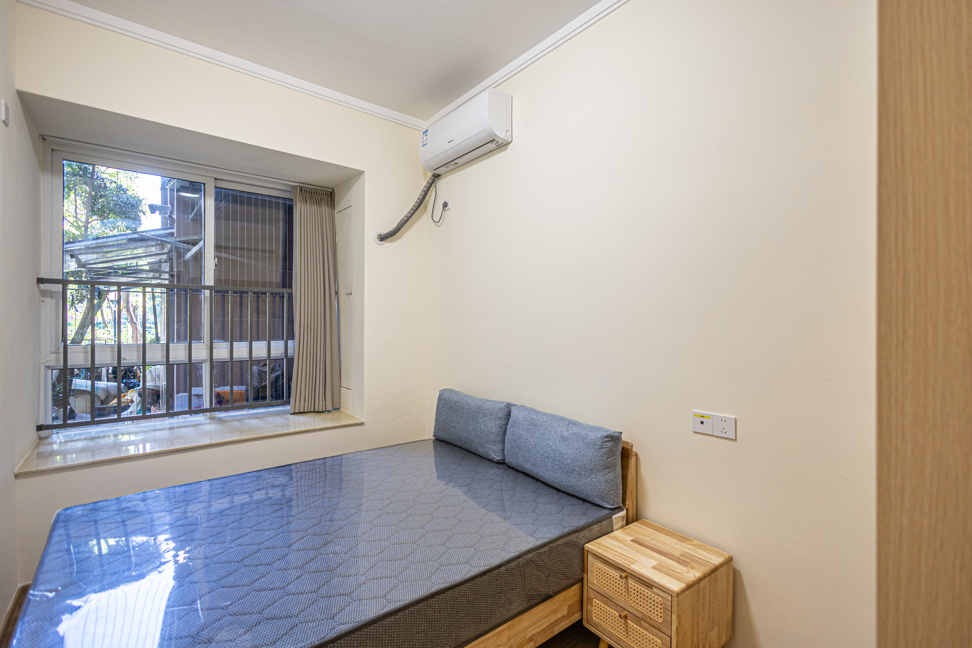 3室2厅1阳1厨1卫 · 联建新苑