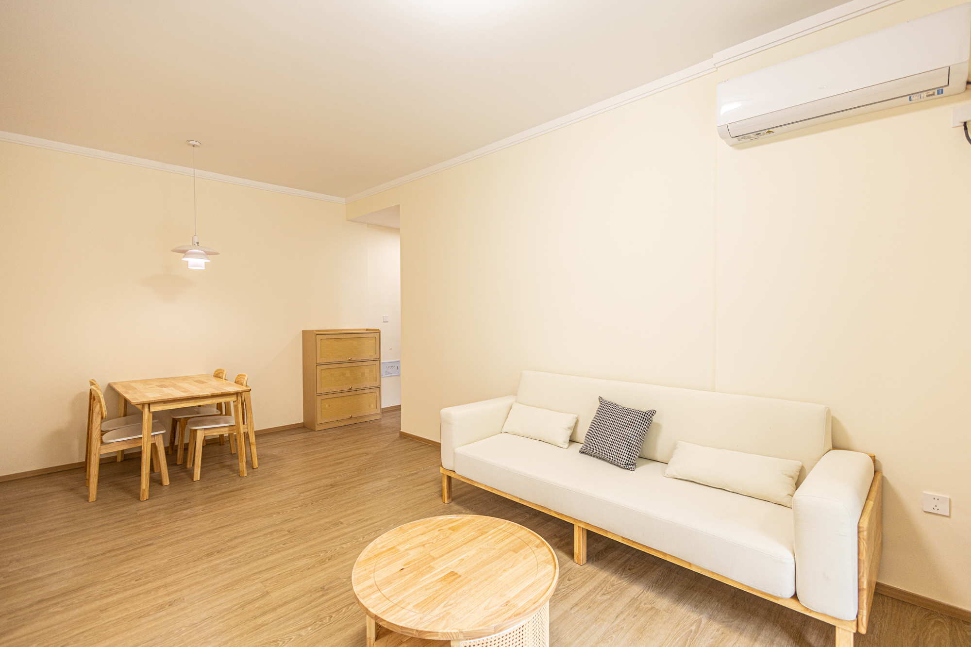 3室2厅2阳1厨1卫 · 联建新苑