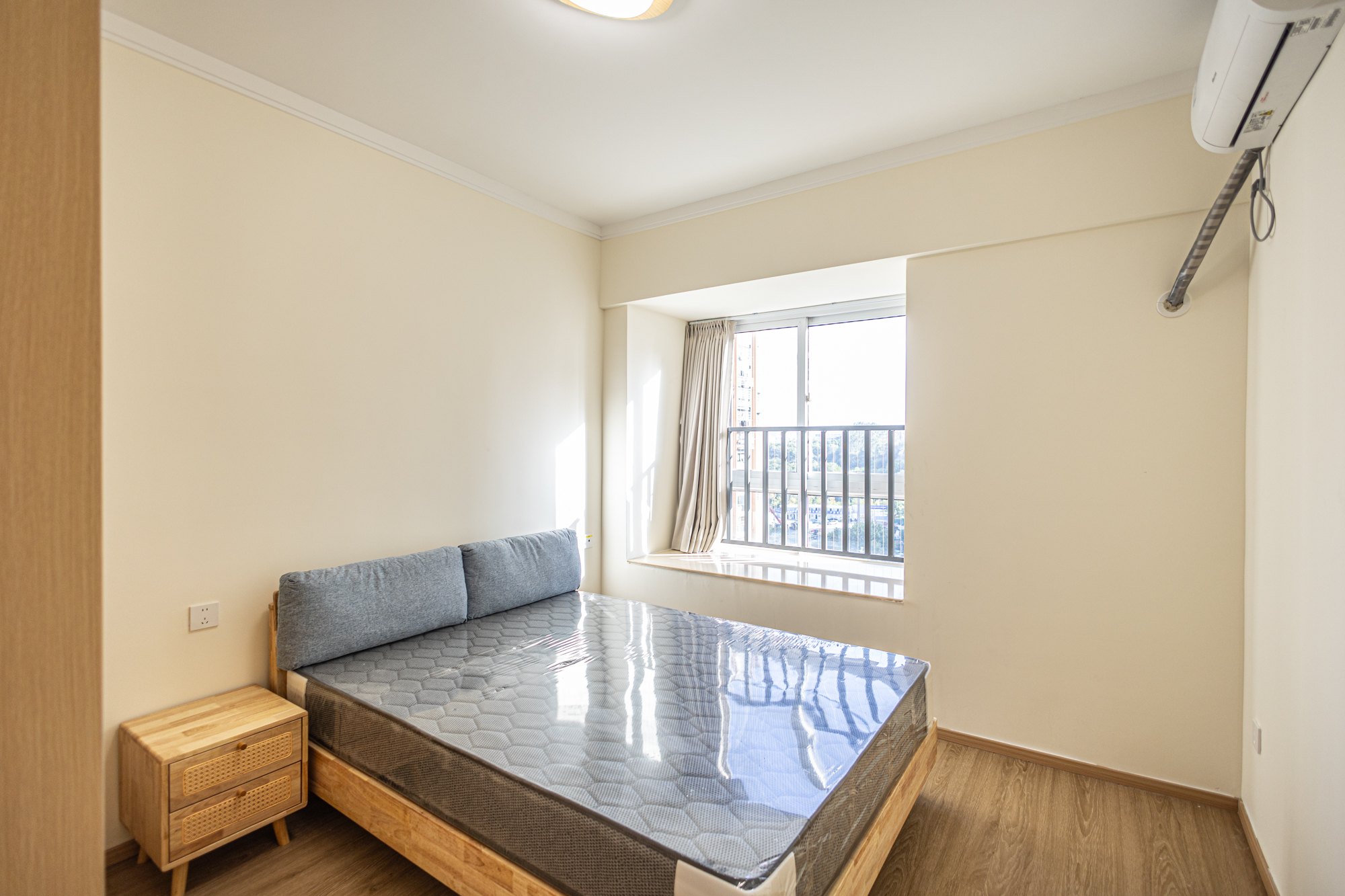 3室2厅1阳1厨2卫 · 联建新苑