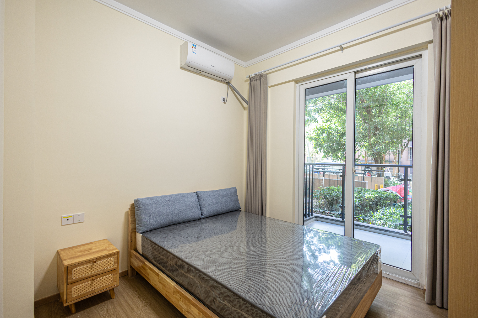 3室2厅2阳1厨2卫 · 联建新苑